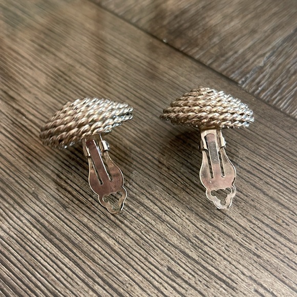 Vintage Spiral Silver-tone Button Clip Earrings - Picture 5 of 14
